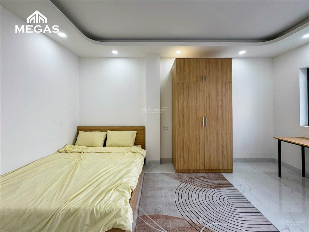 Studio ban công full nội thất siêu thoáng ngay emart phan văn trị