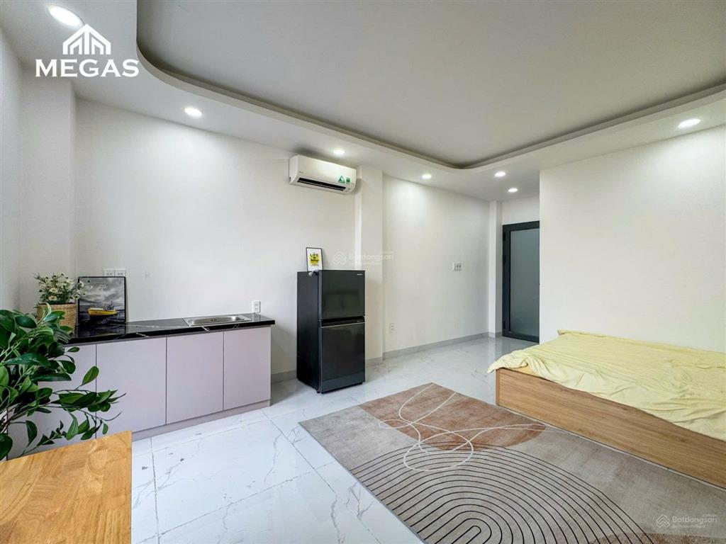 Studio ban công full nội thất siêu thoáng ngay emart phan văn trị