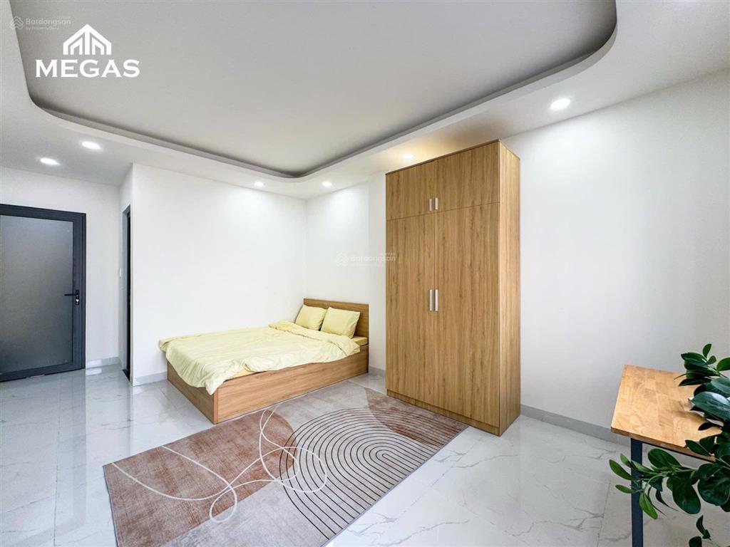 Studio ban công full nội thất siêu thoáng ngay emart phan văn trị