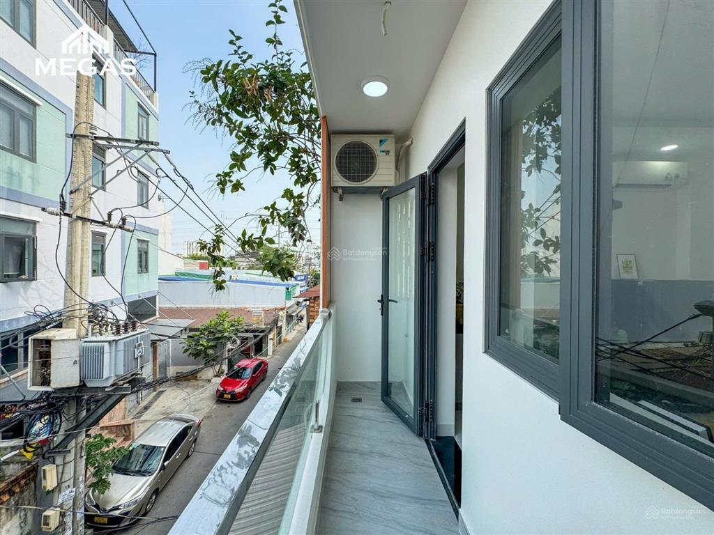 Studio ban công full nội thất siêu thoáng ngay emart phan văn trị