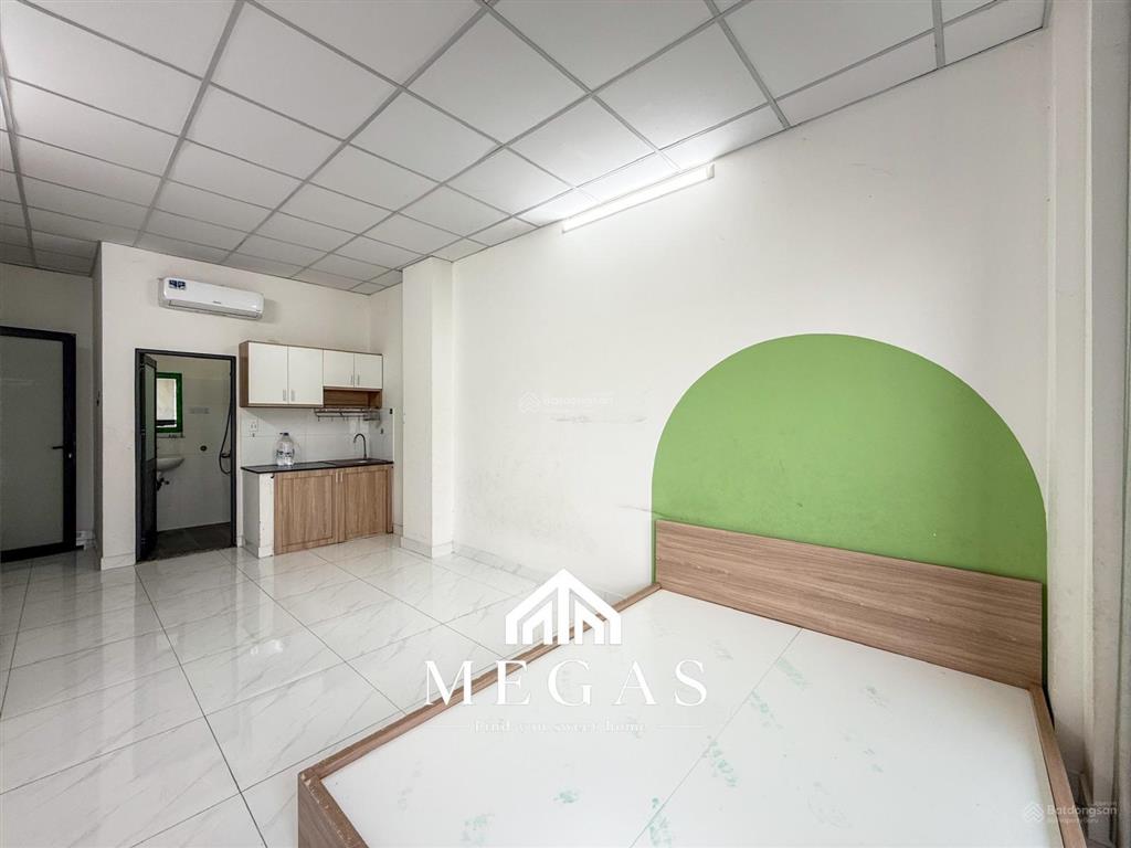 Trống sẵn căn studio ban công ngay trong nội khu vạn phúc