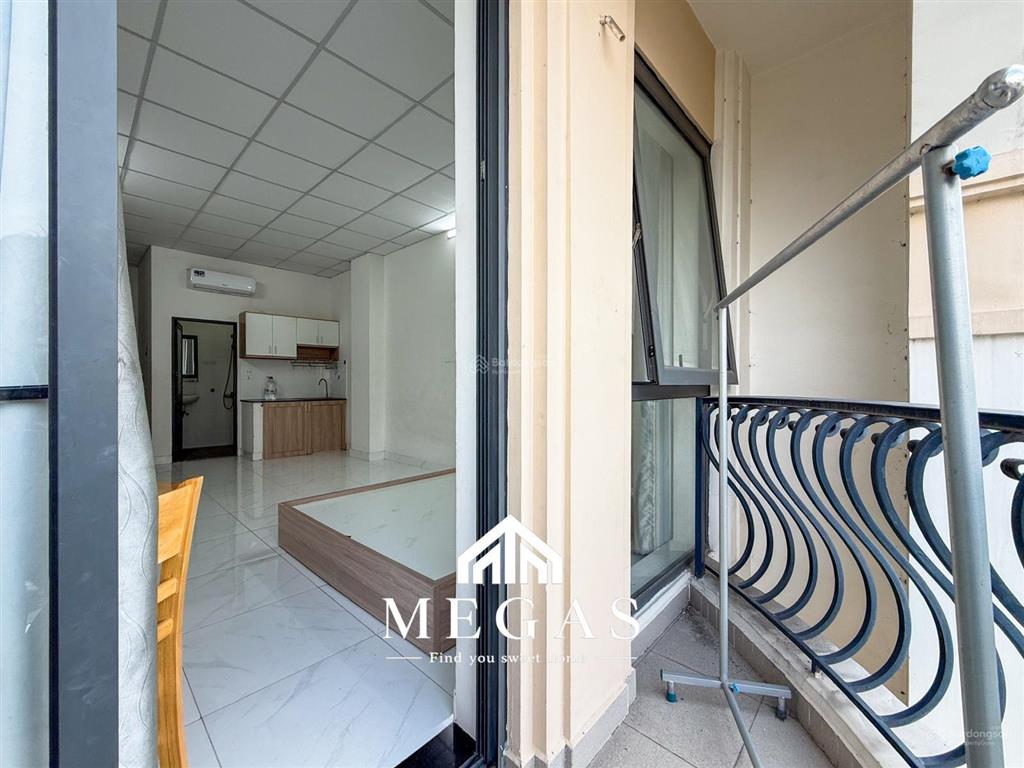 Trống sẵn căn studio ban công ngay trong nội khu vạn phúc