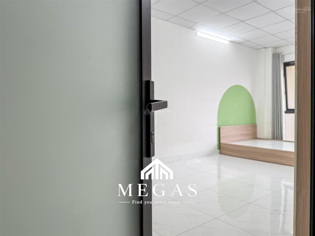 Trống sẵn căn studio ban công ngay trong nội khu vạn phúc