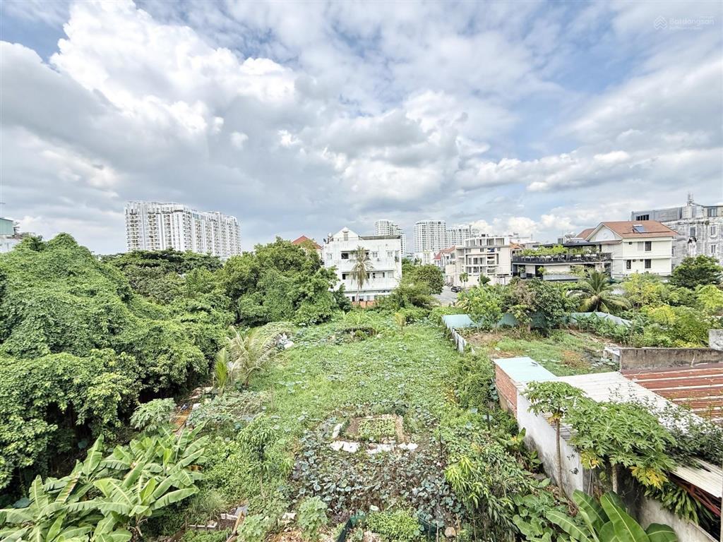 Hàng hiếm không có căn thứ 2  sau lưng gigamall  hẻm xe tải cách mặt tiền 2 căn