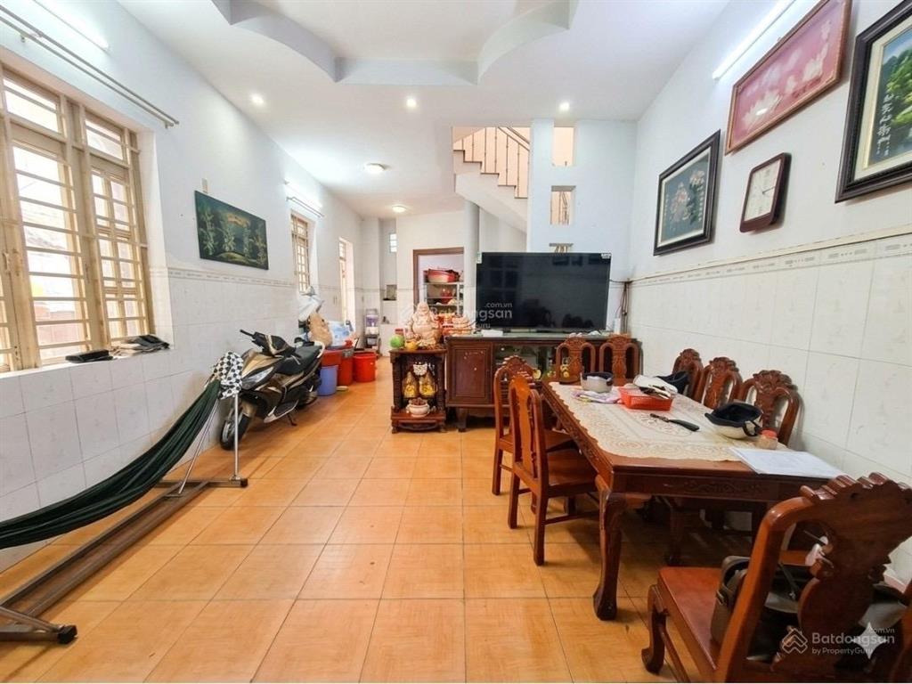 110m2  nhà 3 tầng  ngay chợ thủ đức 5 tỷ 1 trường thọ