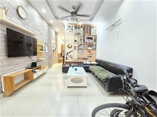 Chính chủ cần bán gấp căn ngõ 3 nguyễn khánh toàn 40mx5t, mt4m giá 11.8tỷ ngõ thông ô tô kinh doanh