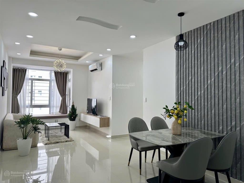 Cần bán căn góc sky garden 3, trung tâm phú mỹ hưng