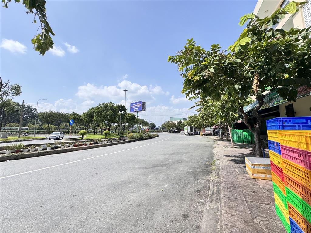 Mặt tiền tô ký  ngay cvpm quang trung  gần trường nguyễn du  2 mặt tiên kinh doanh đa ngành nghề