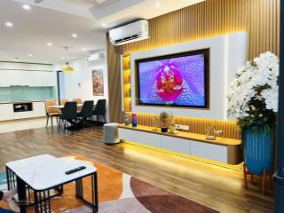Chính chủ cần bán căn hộ 2 phòng ngủ đẹp , diện tích 90m2 giá chỉ 8 tỷ