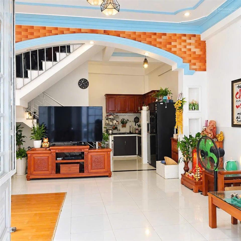 Nhà ra mặt tiền đường 2 trục thông ngô quyền ra biển mân thái