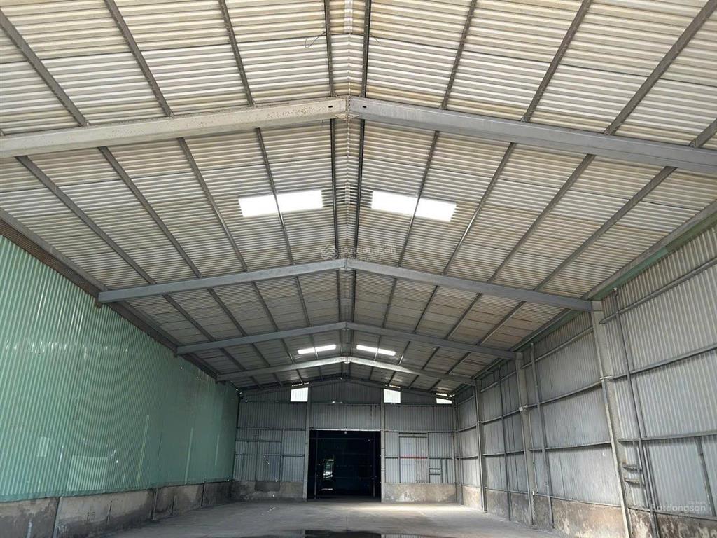  bán hoặc cho thuê kho mặt tiền góc 2 mặt tiền