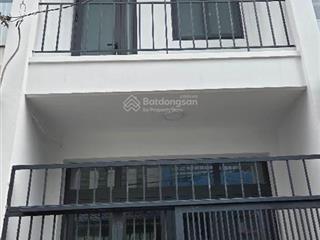 Giảm mạnh 150tr  4.45 tỷhxh 6m  vài bước ra mặt tiền  nhà mới 33m2kênh nước đen ,bhh