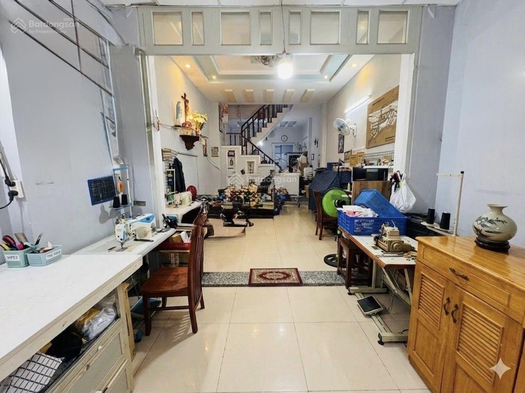 Giá mới 5.7 tỷ  hẻm 2 ô tô né nhau  thông  thuận tiện kinh doanh  nhà 3 tầng btct về ở ngay