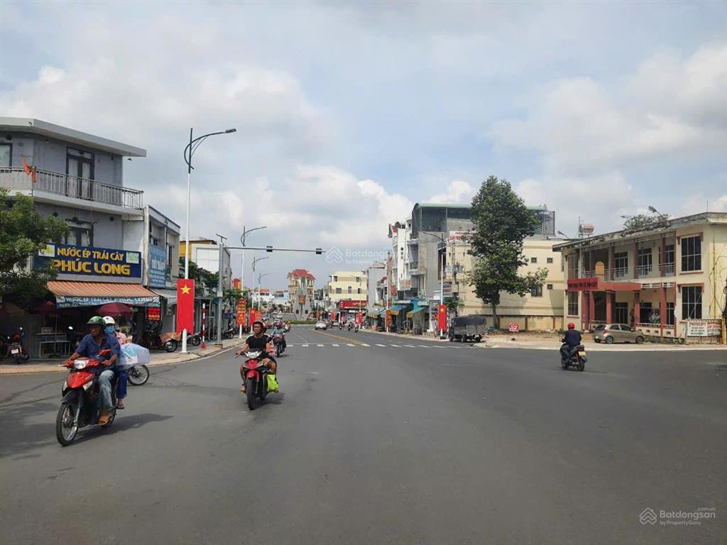 Bán gấp lô đất chính chủ cặp ql 13 bình dương, dt 100m2 full thổ cư, giá 1 tỷ 020, bao phí