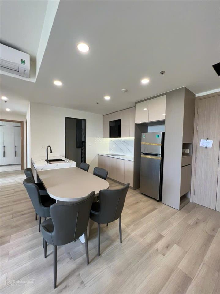 Cắt lỗ 800tr + tặng hết nội thất căn 2pn 72m2 lumiere boulevard. tầng thấp hướng đb. giá 4tỷ4 btp
