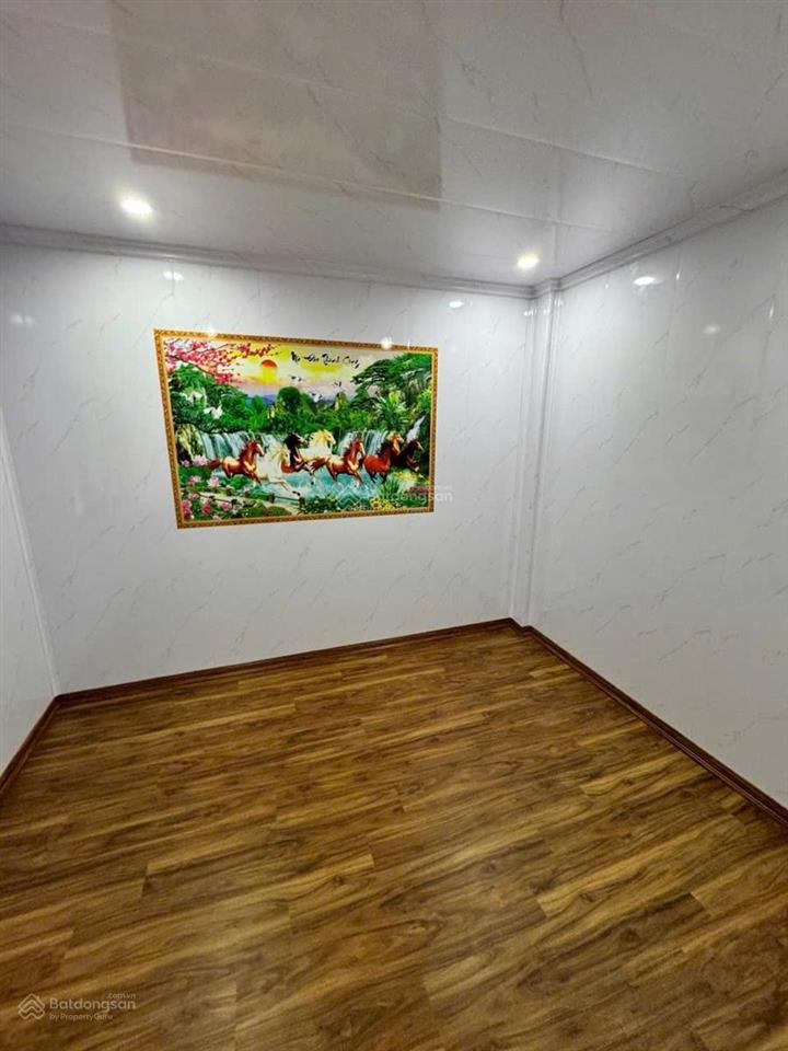 Khâm thiên  nhỏ tiền  sổ riêng  sát phố  4pn đủ công năng  vừa ở vừa cho thuê cực ổn