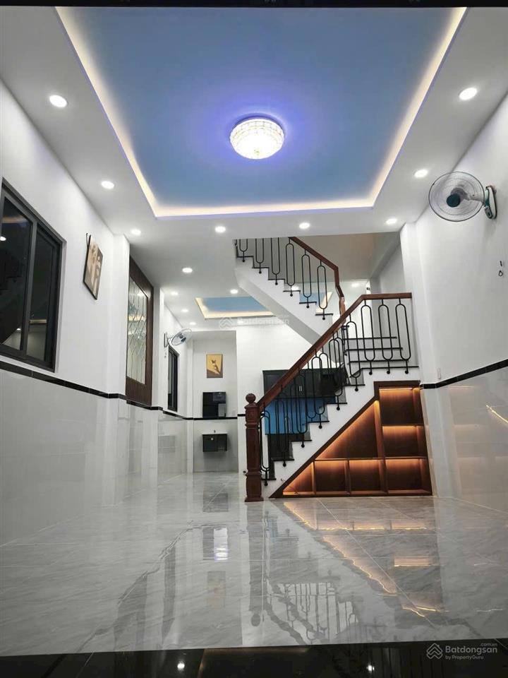Nhà mới xây 100% shr tân hiệp, sát chợ hóc môn