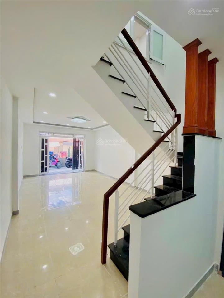 Nhà đẹp shr bà điểm ngay bến xe an sương