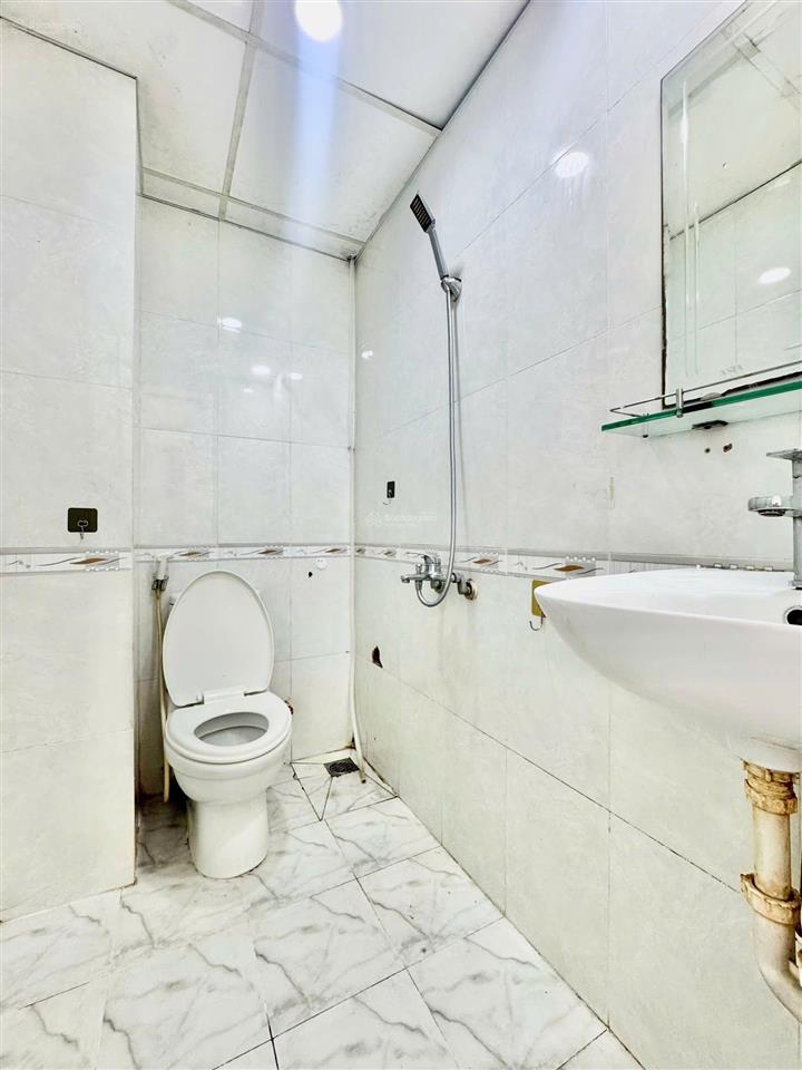 Phòng đẹp thoáng máy giặt riêng gần chợ tân hương tân phú