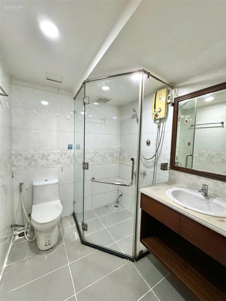 Căn hộ ban công 2 phòng ngủ riêng nhà thờ ba chuông, chợ phạm văn hai