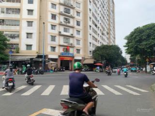 Căn hộ tầng trệt chung cư miếu nổi xe hơi đỗ cửa