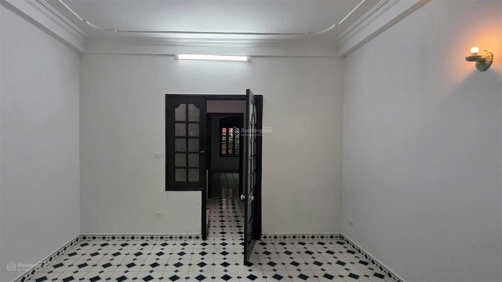 Cho thuê nhà nguyên căn hồng hà thông bạch đằng, diện tích 87,6m², có sân vườn riêng