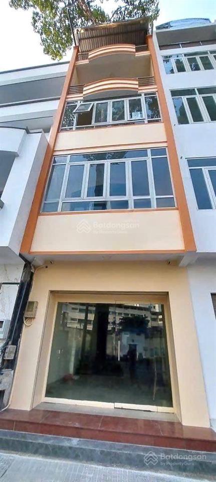 Cho thuê nhà mặt phố 7pn,5wc, đường 3/2, q10, hcm