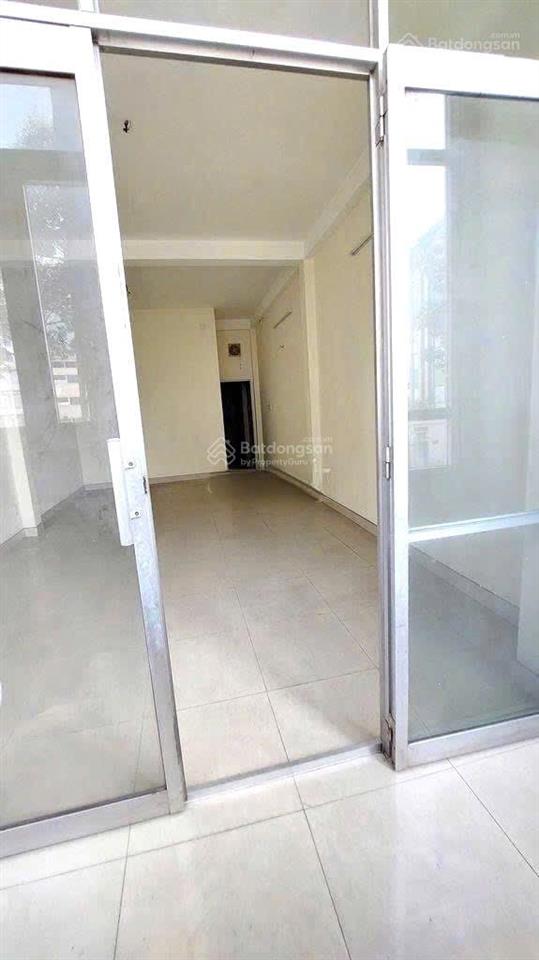 Cho thuê nhà mặt phố 7pn,5wc, đường 3/2, q10, hcm
