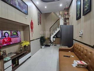 Hơn 5 tỷ  trung tâm đống đa  ngõ thông gần ô tô  gần phố  22m2 x 4 tầng  sổ đỏ chính chủ.