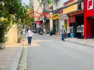 Nhỉnh 4 tỷ  trung tâm đống đa  3 tầng  sổ đỏ chính chủ  ngõ nông rộng thoáng.  0986 665 ***