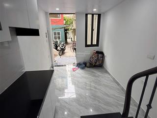 Nhỉnh 3 tỷ  ngõ tiến bộ  trung tâm đống đa  5 tầng  sổ đỏ chính chủ.  0986 665 ***