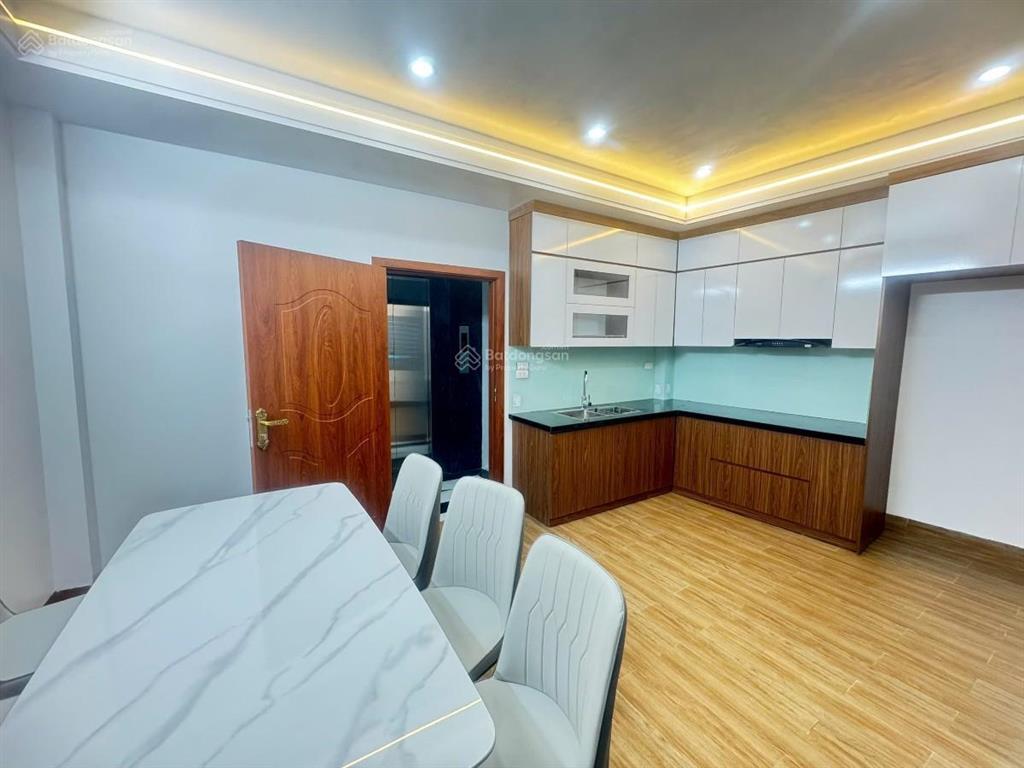 Văn hương  đống đa  7 tầng  thang máy  nhà thoáng  sổ đẹp  chủ thiện chí bán.