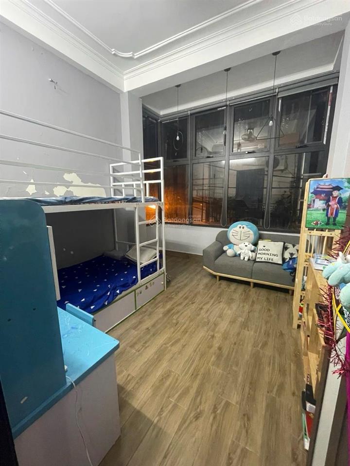 Nguyễn trãi  mặt ngõ kinh doanh  ô tô tránh, đậu đỗ trước cửa  mặt tiền rộng, thoáng.