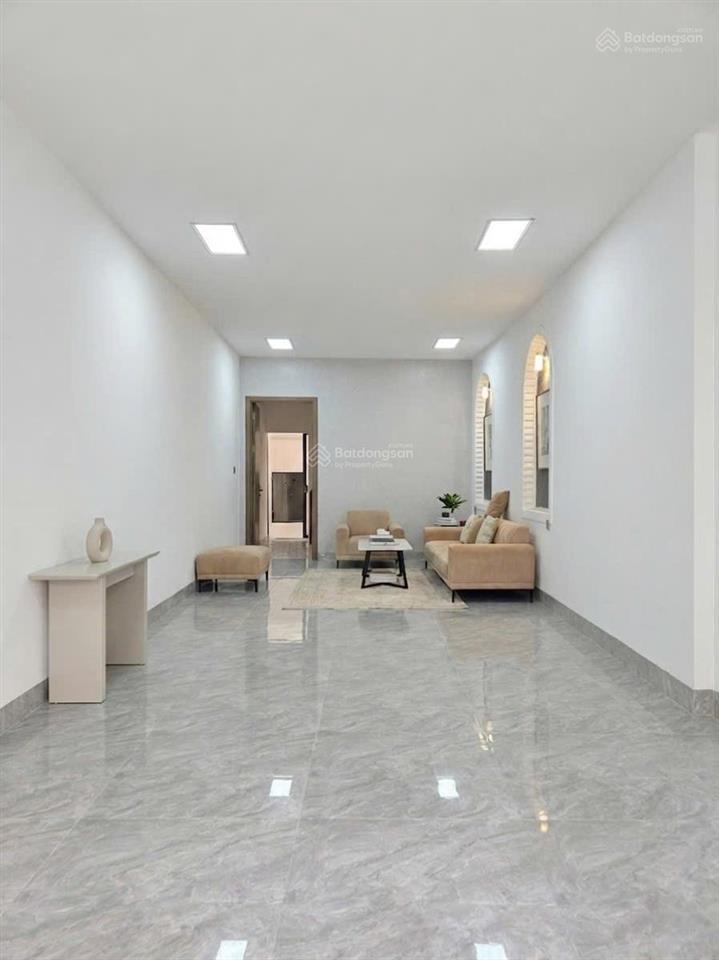 Văn chương  mặt phố kinh doanh đa dạng  hai mặt thoáng  gần hồ  nhà mới đét  thang máy