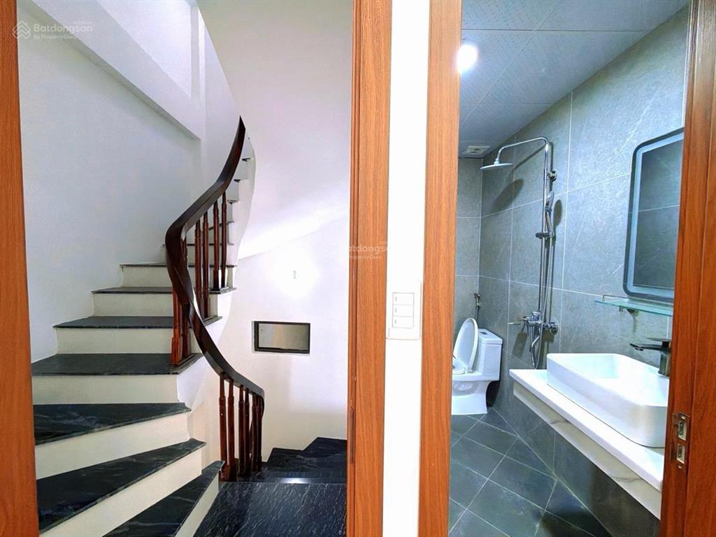Thái thịnh  nhà xây mới  full nội thất cơ bản  40m ra ô tô  100m ra phố  sát chợ  giá hợp lý.