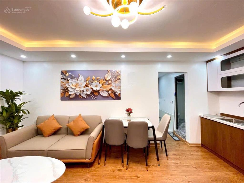 Căn hộ tập thể siêu hiếm  mặt phố phạm ngọc thạch  đống đa  ô tô đỗ chân cầu thang
