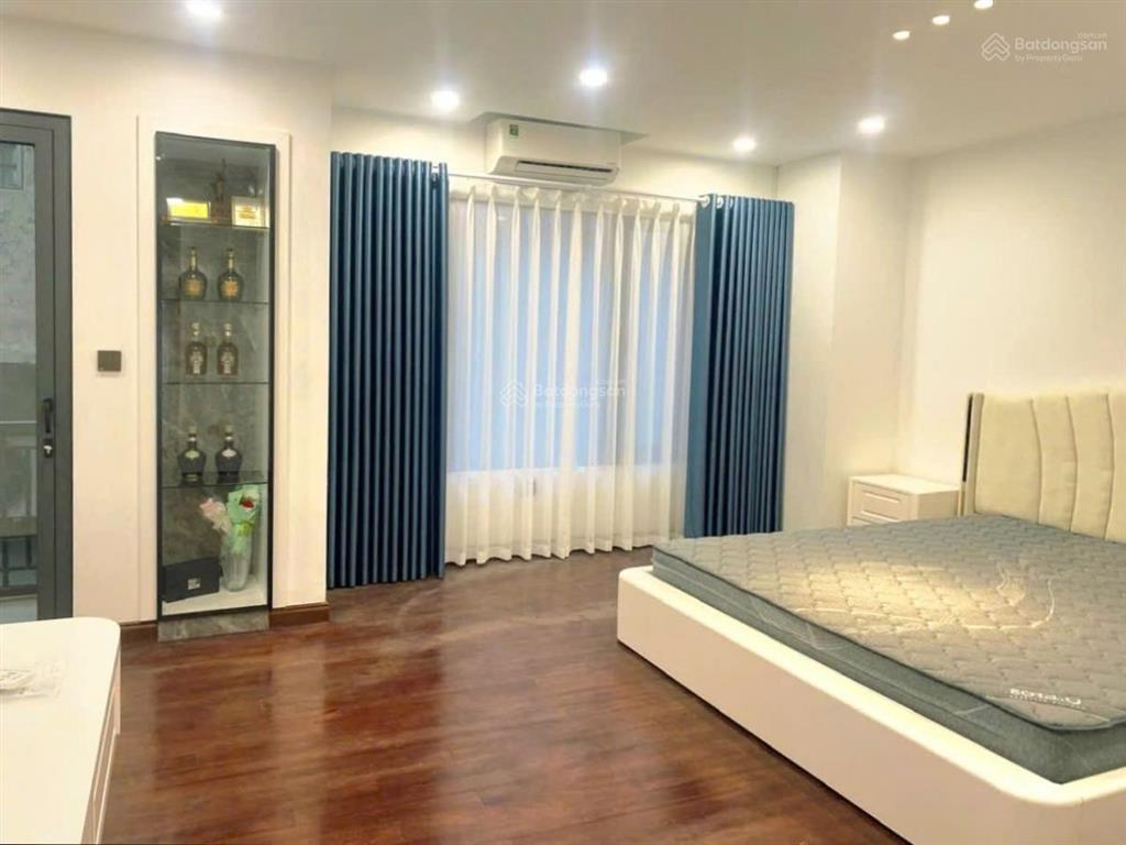 Trung liệt  nhà mặt ngõ 3 gác  ô tô đỗ cửa, vào nhà  ngõ thông king doanh  thoáng trước sau.