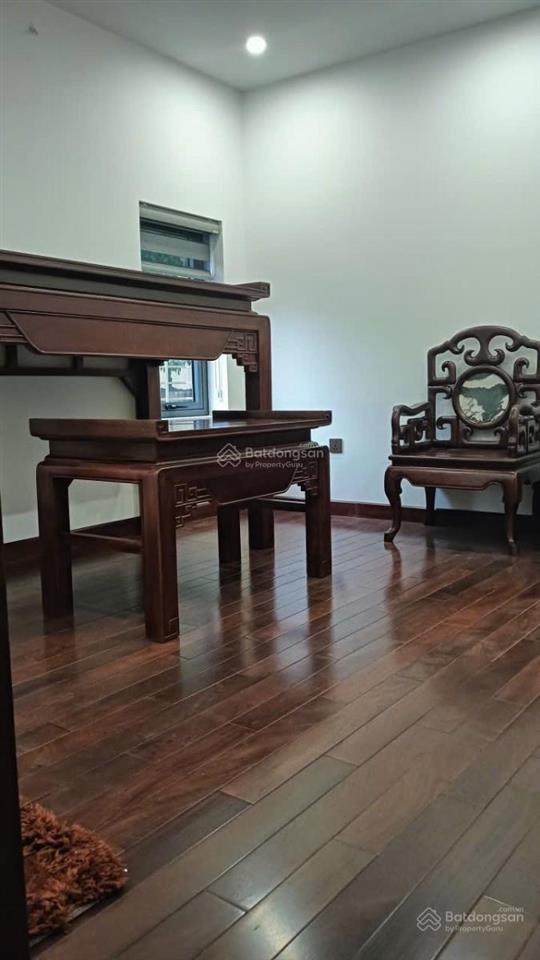 Trung liệt  nhà mặt ngõ 3 gác  ô tô đỗ cửa, vào nhà  ngõ thông king doanh  thoáng trước sau.