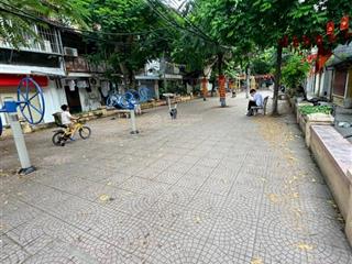 Tập thể vĩnh hồ  trung tâm đống đa  giao thông thuận tiện  gần các trường cấp 1,2,3  đại học...