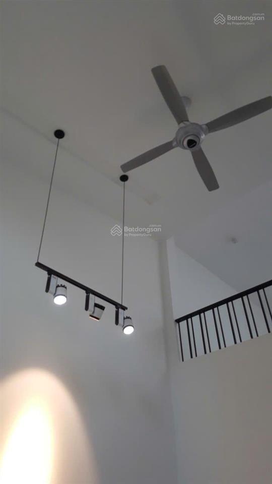 Bán nhà 2 tầng lầu kế siêu thị emart phan huy ích