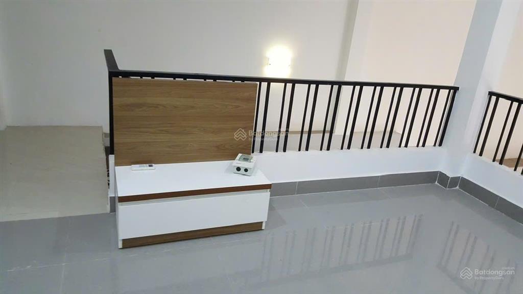 Bán nhà 2 tầng lầu kế siêu thị emart phan huy ích