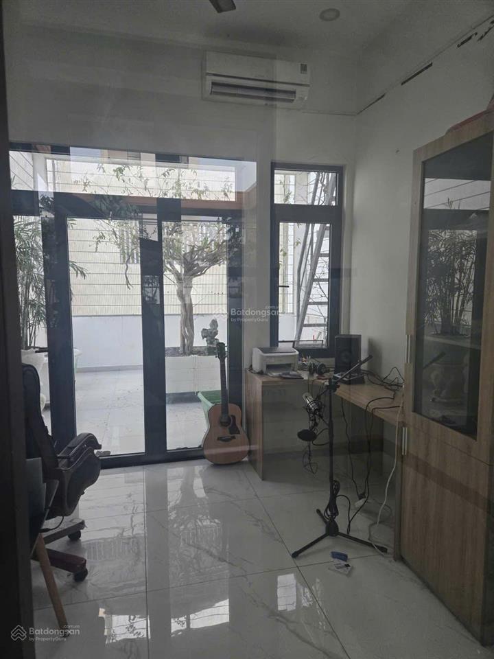 Bán gấp nhà mặt tiền kinh doanh dương quảng hàm