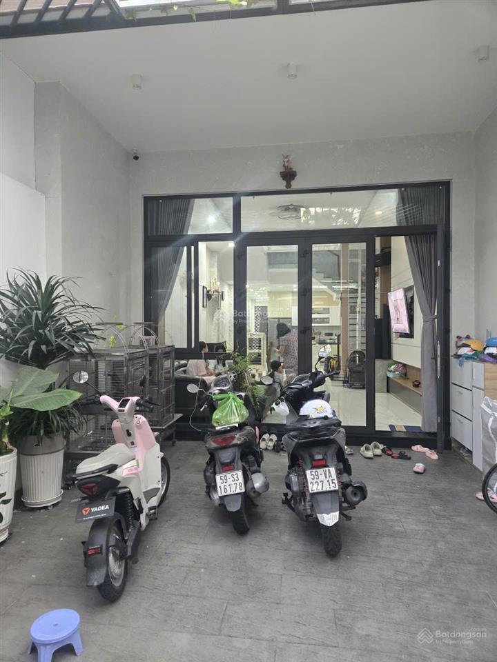Bán gấp nhà mặt tiền kinh doanh dương quảng hàm