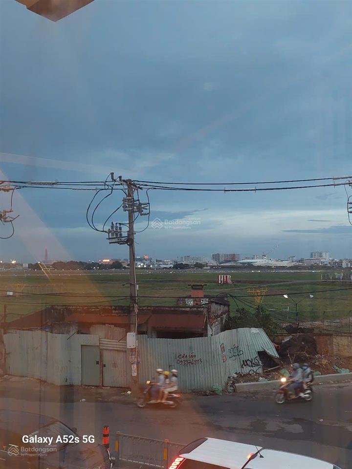 Bán nhà mặt tiền dt 6.2*20m view sân bay