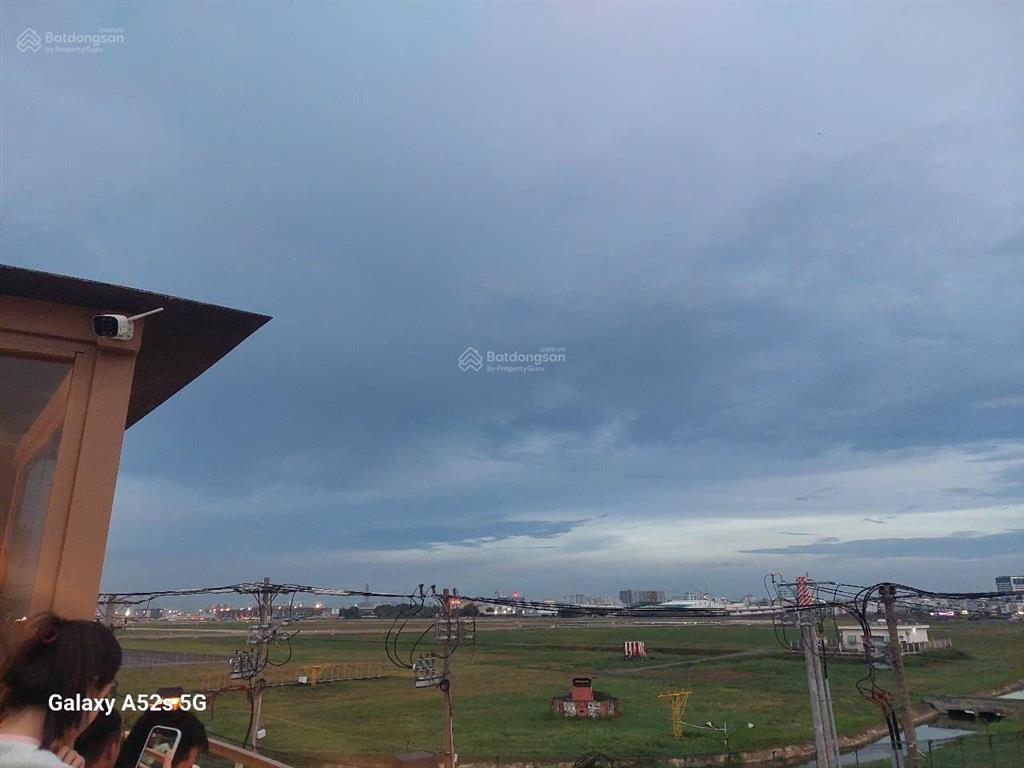 Bán nhà mặt tiền dt 6.2*20m view sân bay