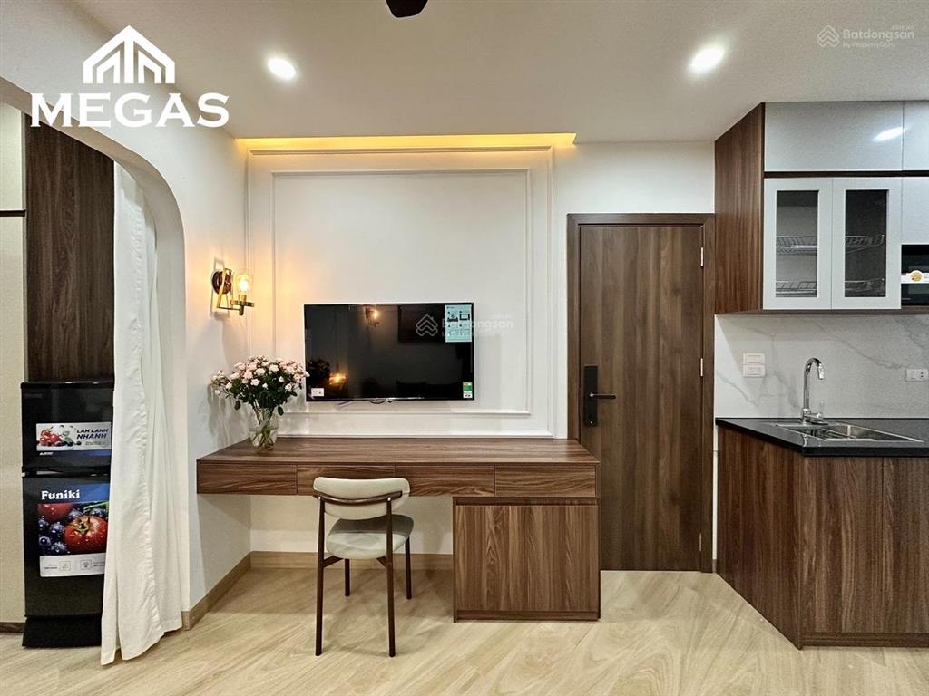Hot! nhà mới studio gần sát tmu, đẹp thoáng, ban công máy giặt riêng trần bình, cầu giấy