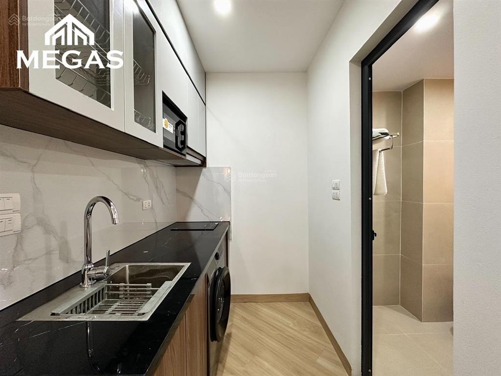 Hot! nhà mới studio gần sát tmu, đẹp thoáng, ban công máy giặt riêng trần bình, cầu giấy