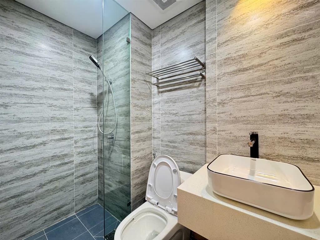 Hot!! nhà ô tô đỗ cửa, 38m2, ban công, 100%, đủ đồ, phố láng hạ, đống đa