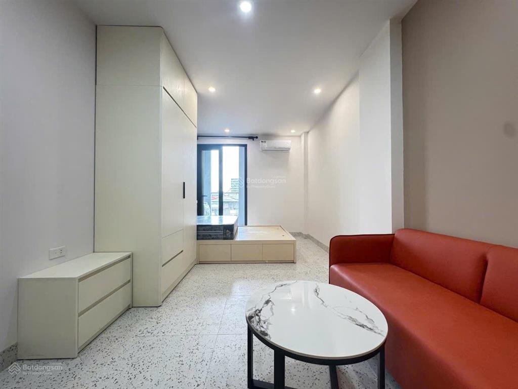 Hot!! nhà ô tô đỗ cửa, 38m2, ban công, 100%, đủ đồ, phố láng hạ, đống đa