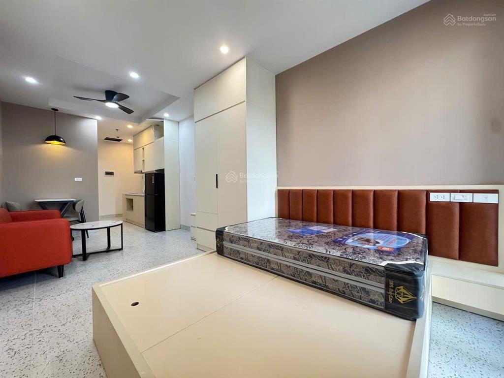 Hot!! nhà ô tô đỗ cửa, 38m2, ban công, 100%, đủ đồ, phố láng hạ, đống đa